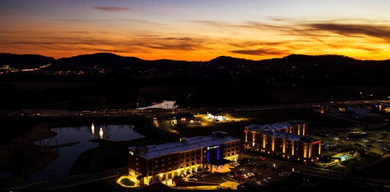 Holiday Inn Express & Suites Franklin - Berry Farms By Ihg エクステリア 写真